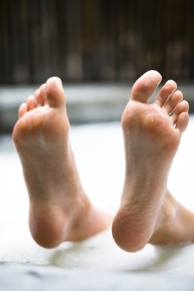 New study finds hot water soaks may help with poor leg circulation